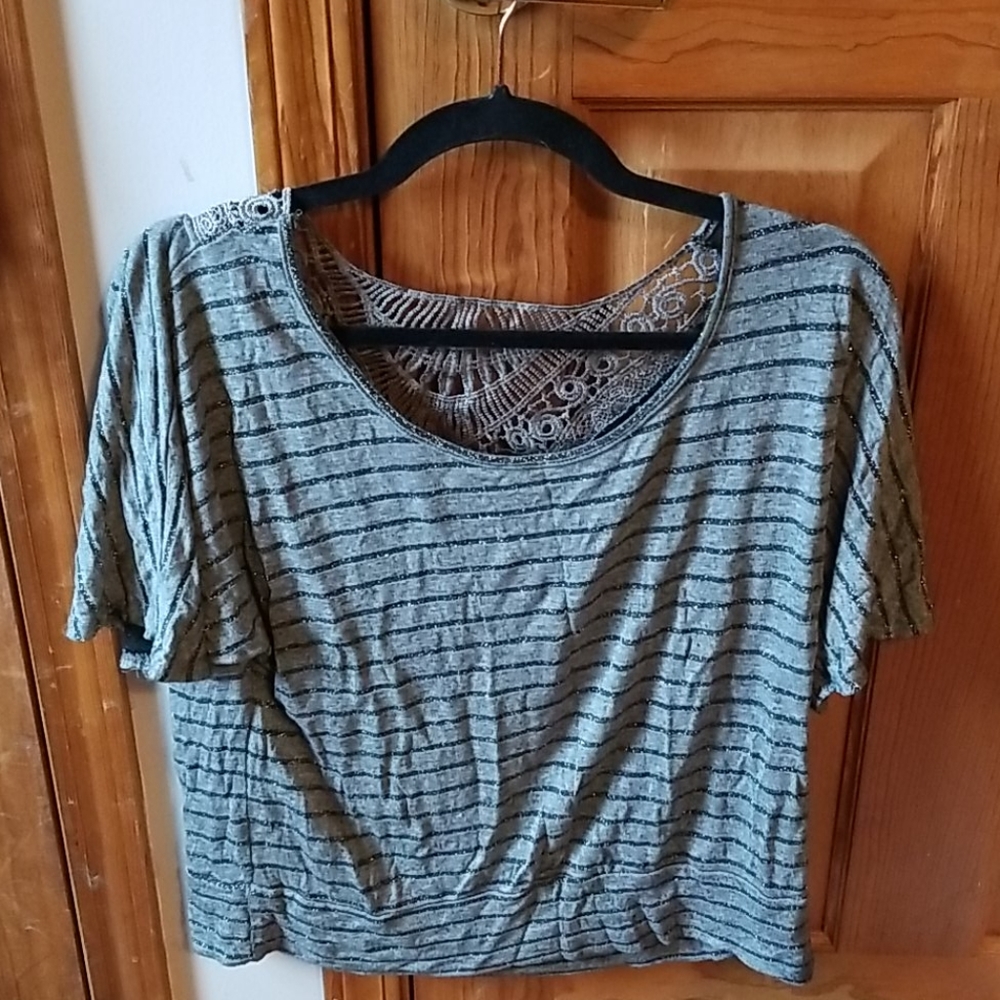 Shirt with lace back.